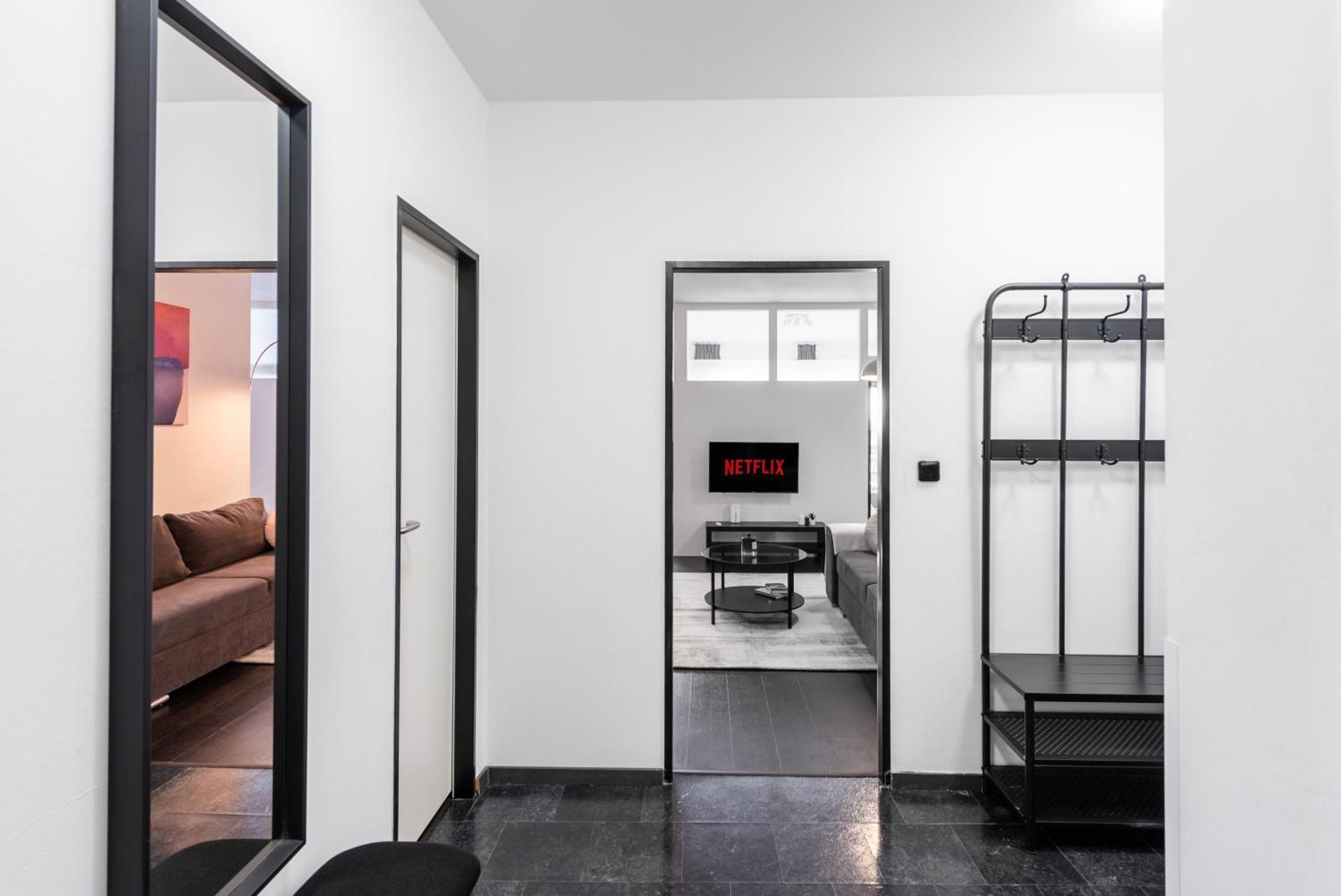 Spacious Apartments Near Karlin Square براغ المظهر الخارجي الصورة