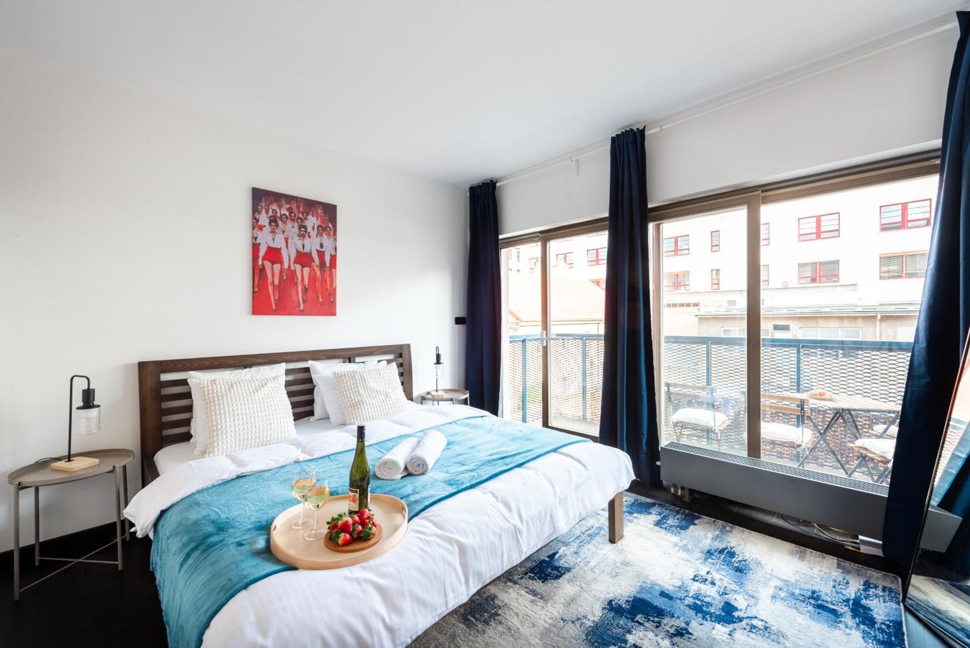 Spacious Apartments Near Karlin Square براغ المظهر الخارجي الصورة