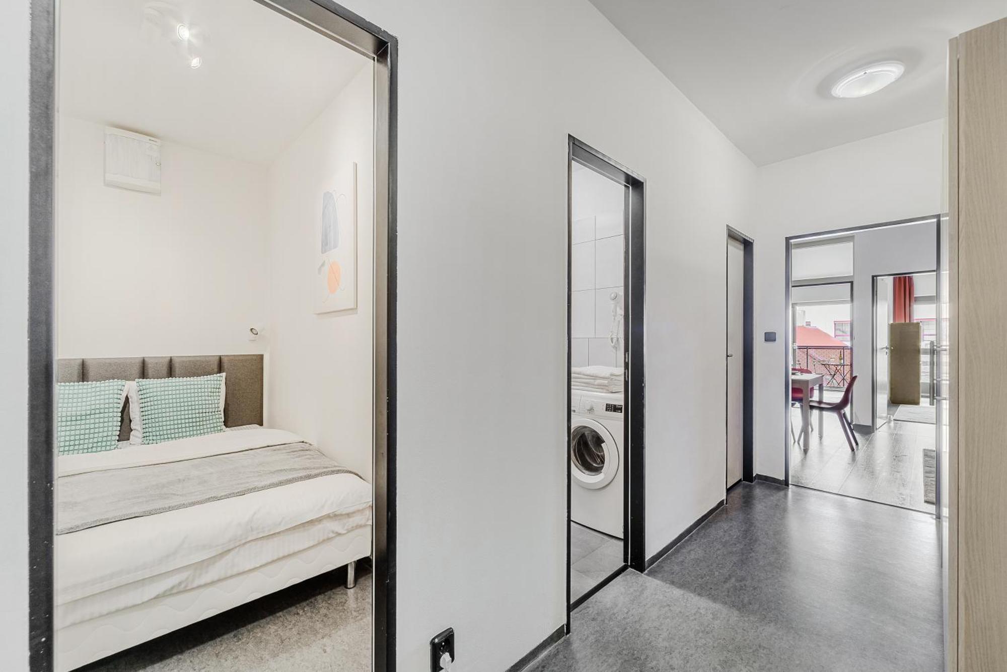 Spacious Apartments Near Karlin Square براغ المظهر الخارجي الصورة