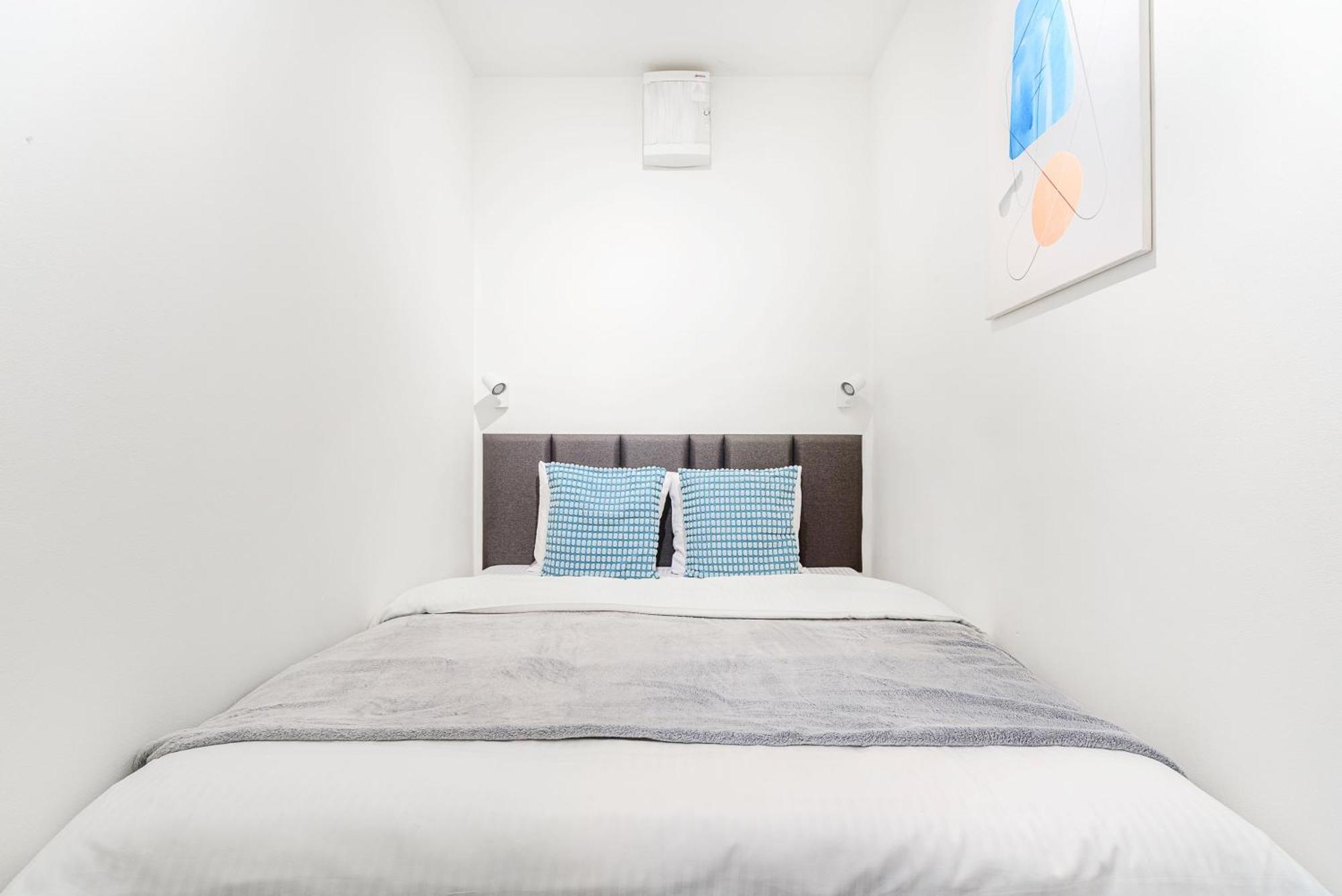 Spacious Apartments Near Karlin Square براغ المظهر الخارجي الصورة