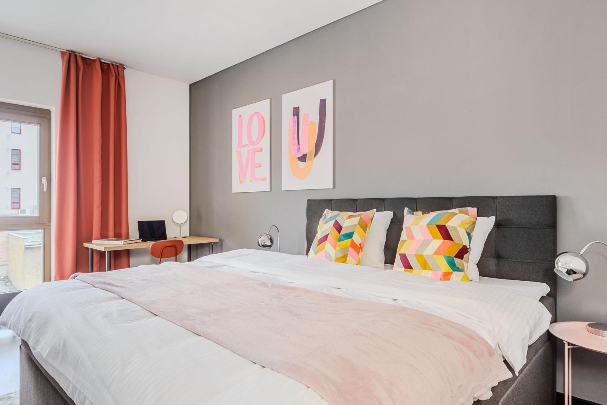 Spacious Apartments Near Karlin Square براغ المظهر الخارجي الصورة
