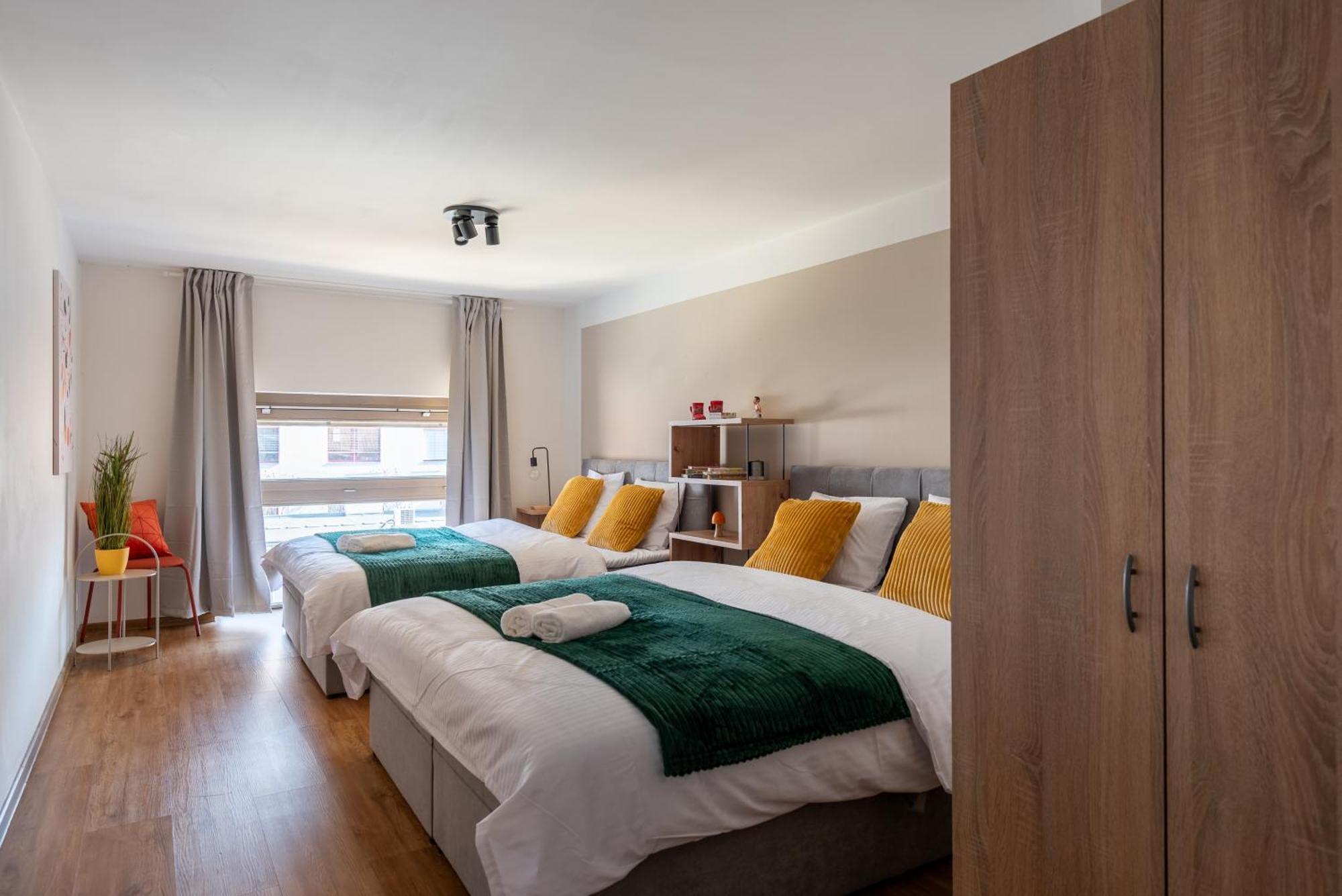 Spacious Apartments Near Karlin Square براغ المظهر الخارجي الصورة