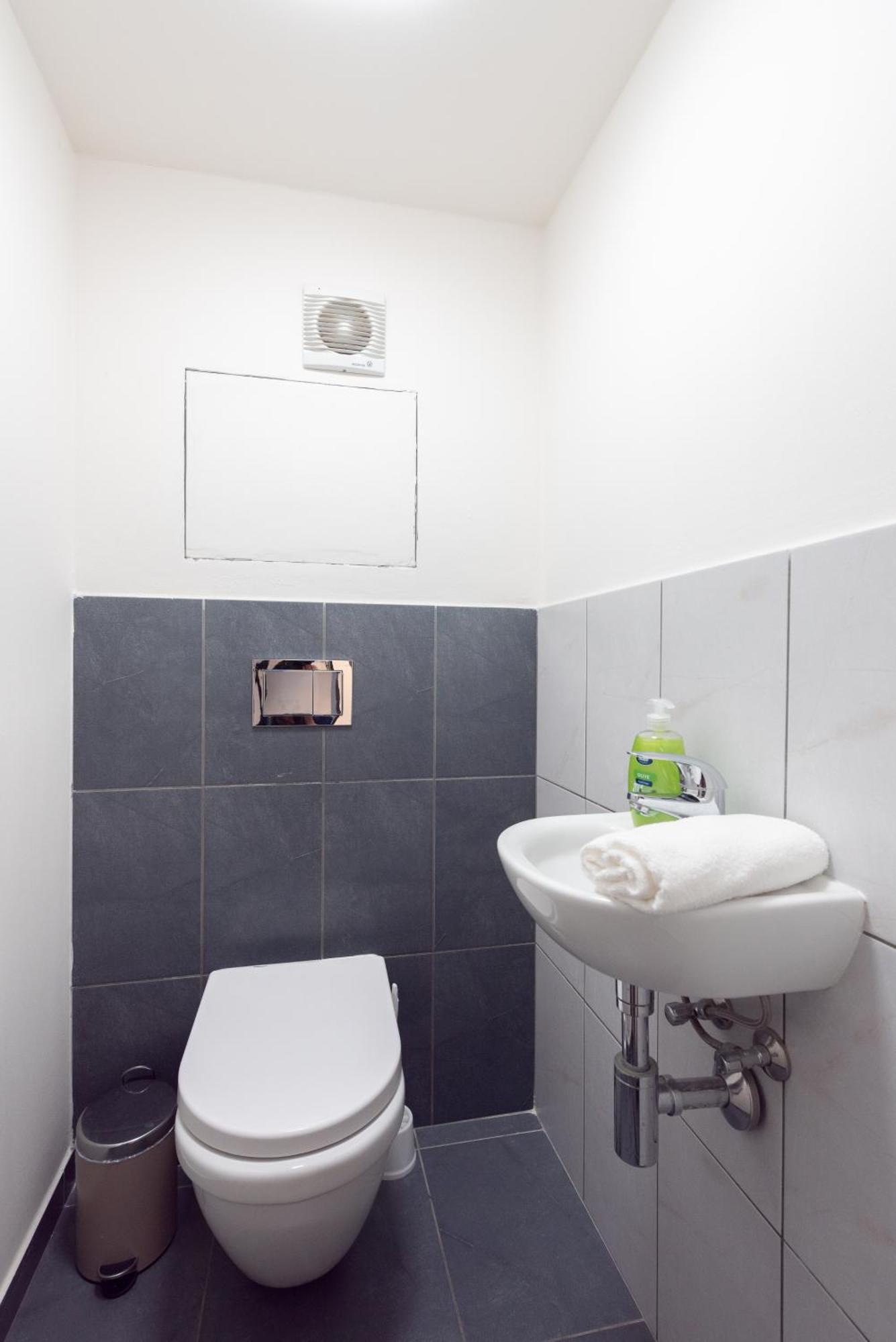 Spacious Apartments Near Karlin Square براغ المظهر الخارجي الصورة