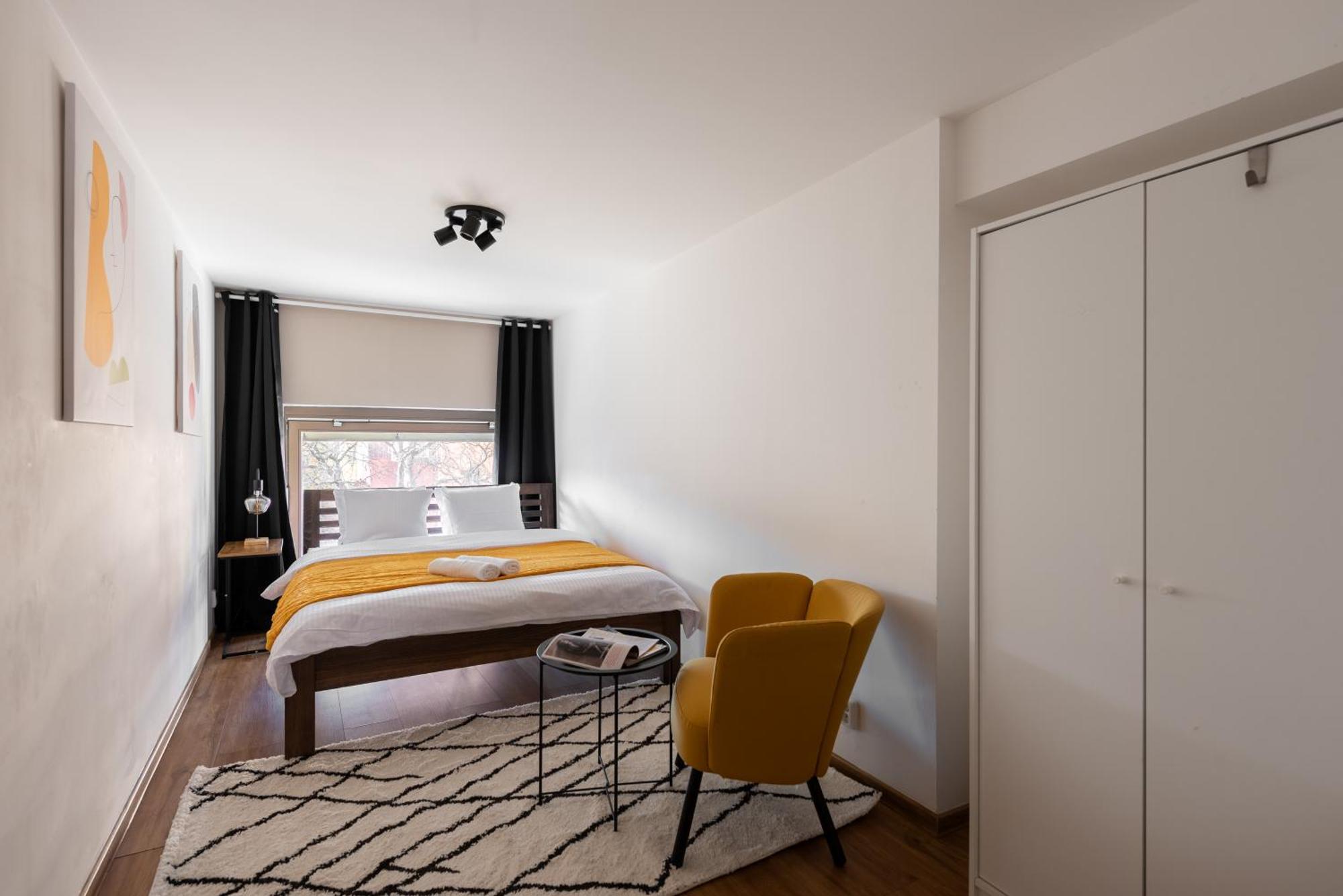 Spacious Apartments Near Karlin Square براغ المظهر الخارجي الصورة